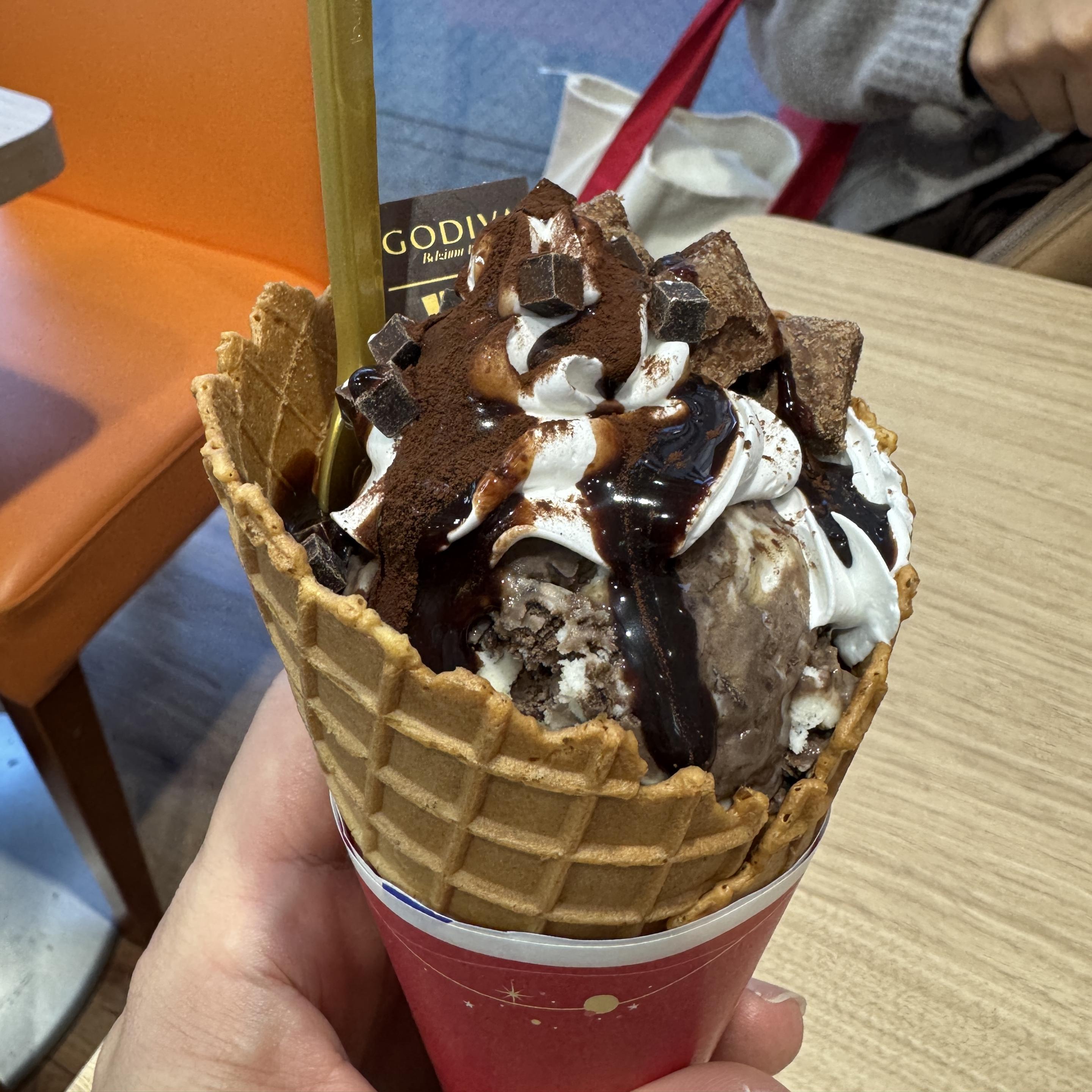 サーティワン GODIVAプレミアムショコラサンデー ワッフルコーン